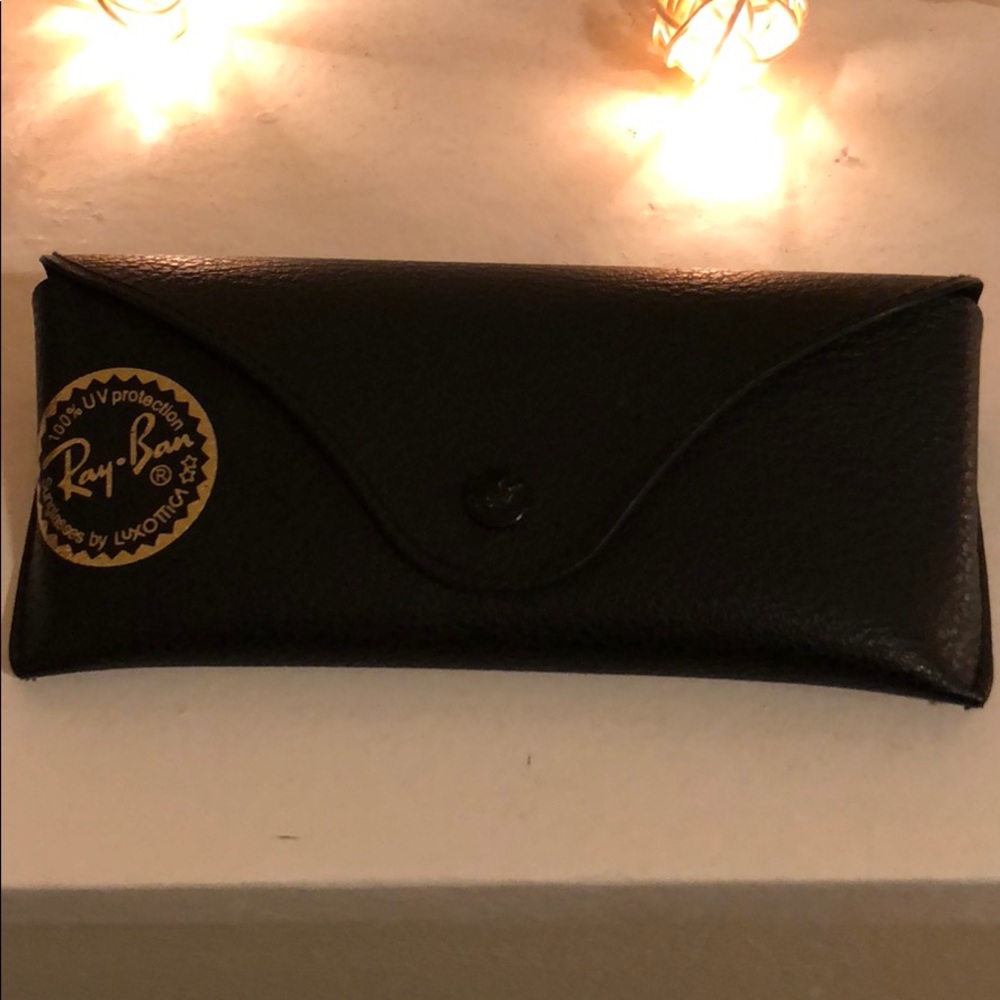 Black leather Ray-Ban case w/cleaning cloth